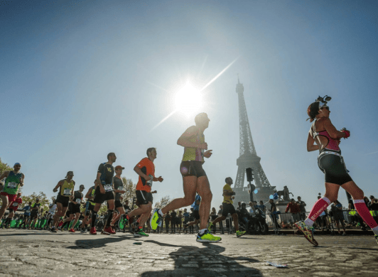 Runners by the Eiffel Tower in the Paris Marathon